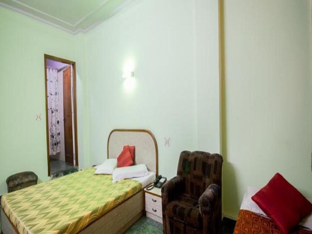 Hotel Woodland Deluxe Нью-Дели Экстерьер фото