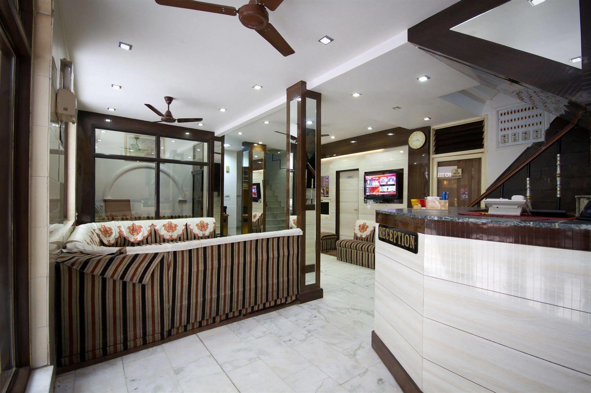 Hotel Woodland Deluxe Нью-Дели Экстерьер фото
