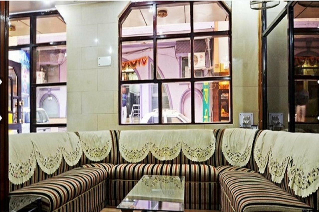 Hotel Woodland Deluxe Нью-Дели Экстерьер фото